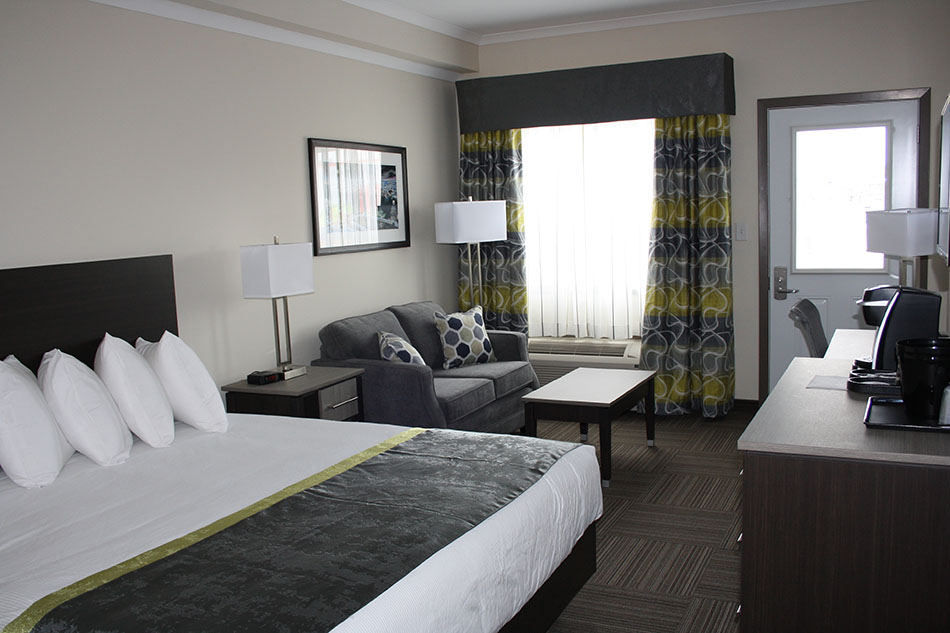 Crossroads Inn & Suites | 980 Kenmount Rd, Paradise, NL A1L 1N2, Canada | Phone: (709) 368-3191