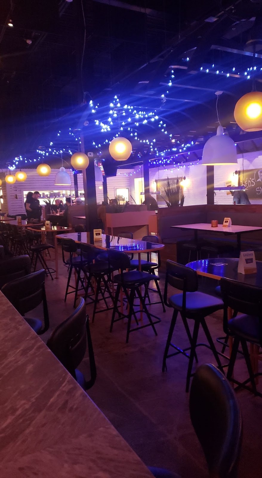 Léos Taproom | 5924 Bd des Grandes-Prairies, Saint-Léonard, QC H1P 1A2, Canada | Phone: (514) 329-5347