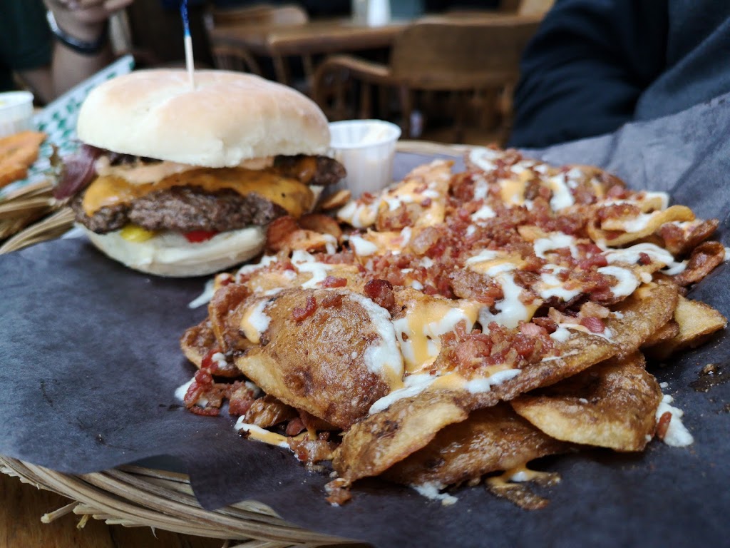 Curly Portables Pub & Grub | 450 Nova Scotia Trunk 2, Enfield, NS B2T 1M5, Canada | Phone: (902) 883-8273