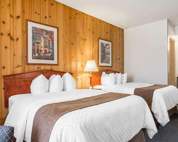 Econo Lodge | 5 QC-138, Forestville, QC G0T 1E0, Canada | Phone: (418) 587-2278
