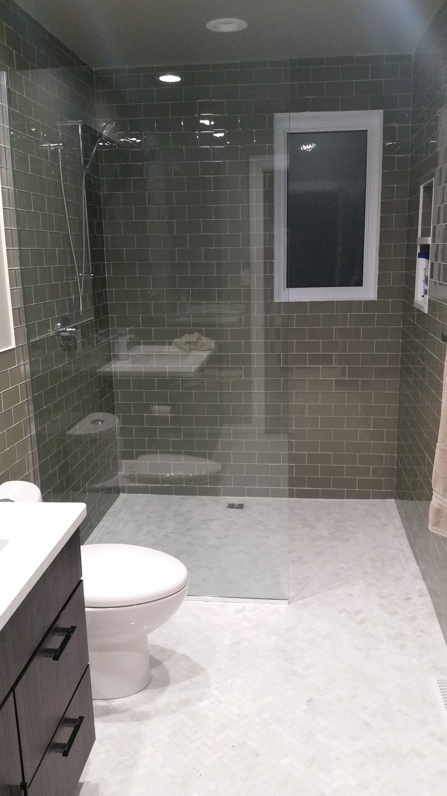 Urban Glass & Door | 357 Croft Dr, Windsor, ON N8N 2L9, Canada | Phone: (519) 735-0093