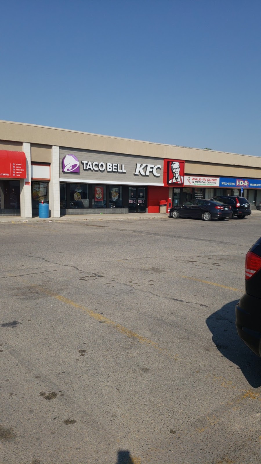 KFC | 1030 Keewatin St, Winnipeg, MB R2R 2E2, Canada | Phone: (204) 987-8314