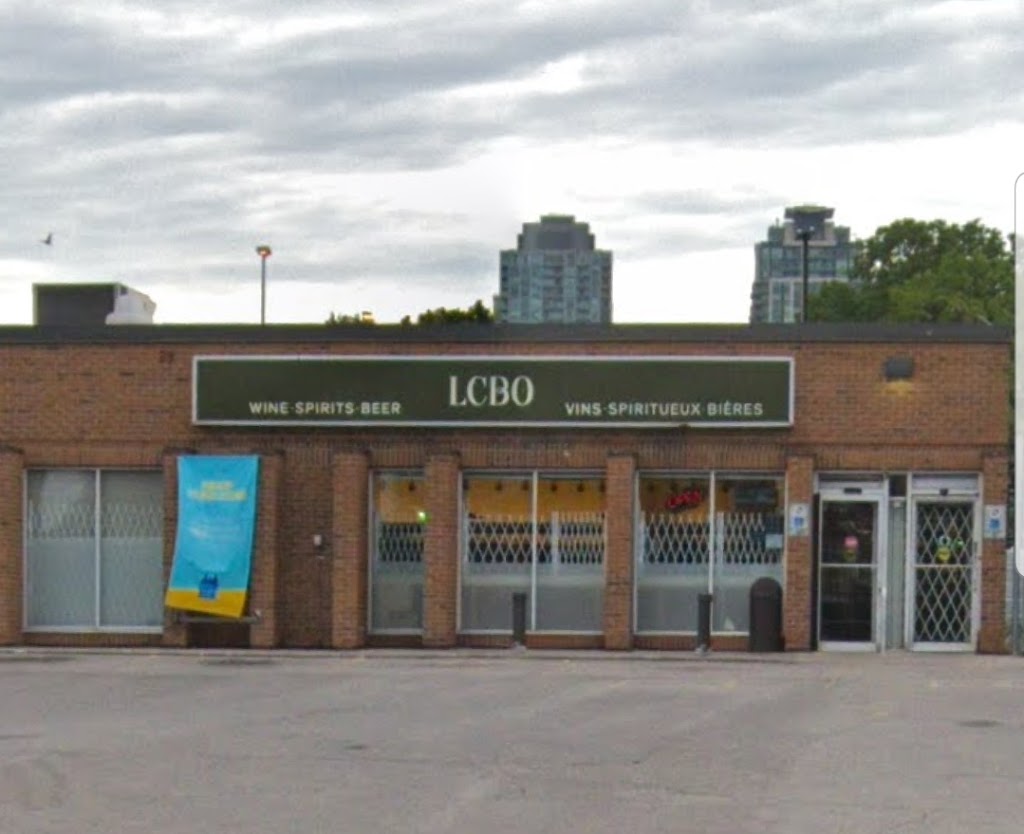 LCBO | 25 Hillcrest Ave, Mississauga, ON L5B 1K5, Canada | Phone: (905) 279-6837