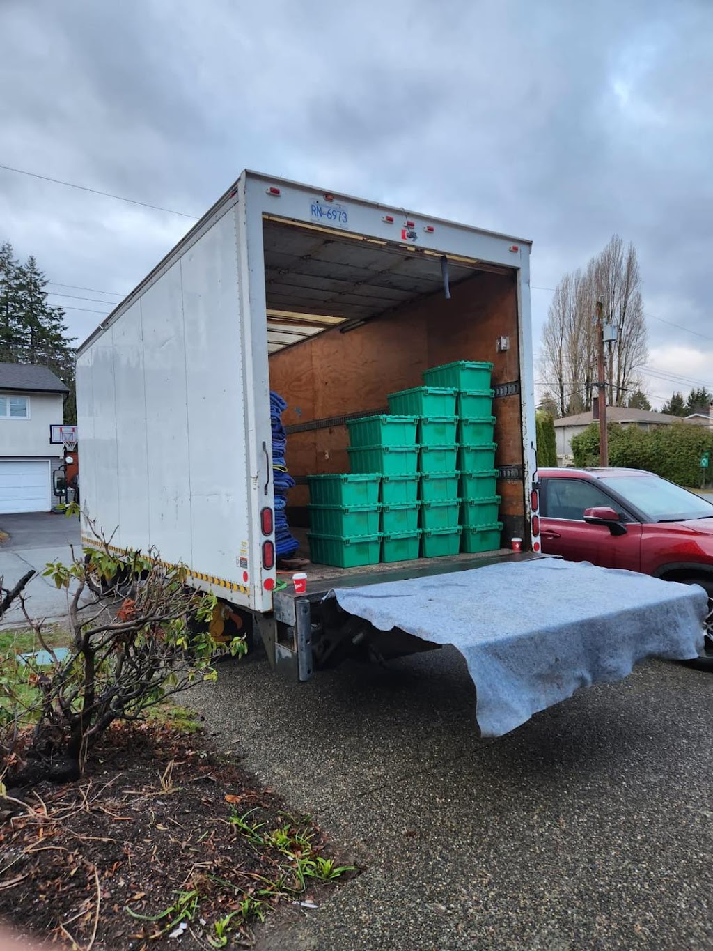 quickmoversbc | 8020 Colonial Dr, Richmond, BC V7C 4V1, Canada | Phone: (604) 518-0727