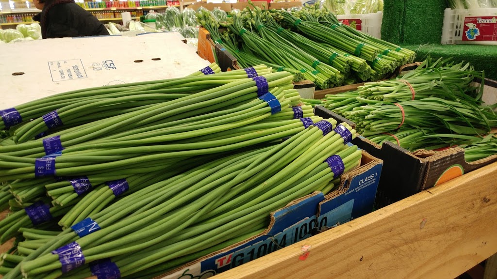 Lucky Foodmart | 8360 Kennedy Rd, Markham, ON L3R 9W4, Canada | Phone: (905) 943-9222