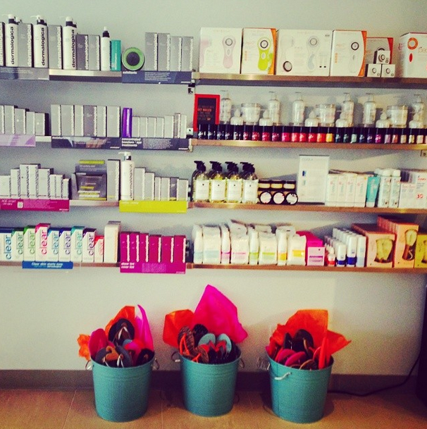 THE TEN SPOT leaside | 1657 Bayview Ave, East York, ON M4G 3C1, Canada | Phone: (416) 901-6109