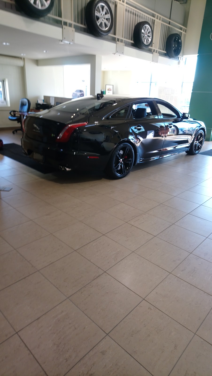 Jaguar Ottawa | 1300 Michael St, Ottawa, ON K1B 3N2, Canada | Phone: (613) 744-5500