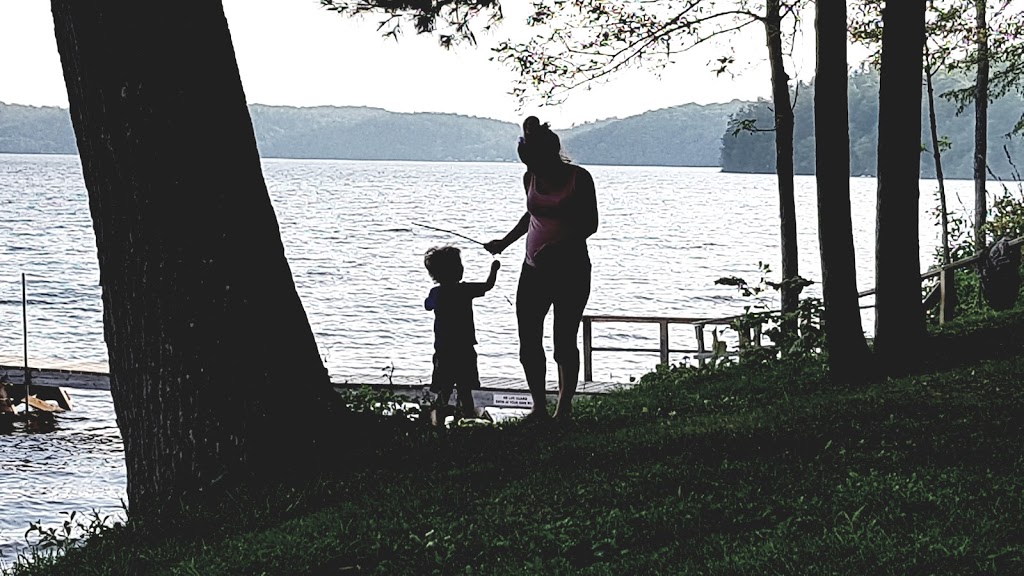 Christinis Dalhousie Lodge Cottages | 417 N Shore Rd, McDonalds Corners, ON K0G 1M0, Canada | Phone: (613) 278-2114