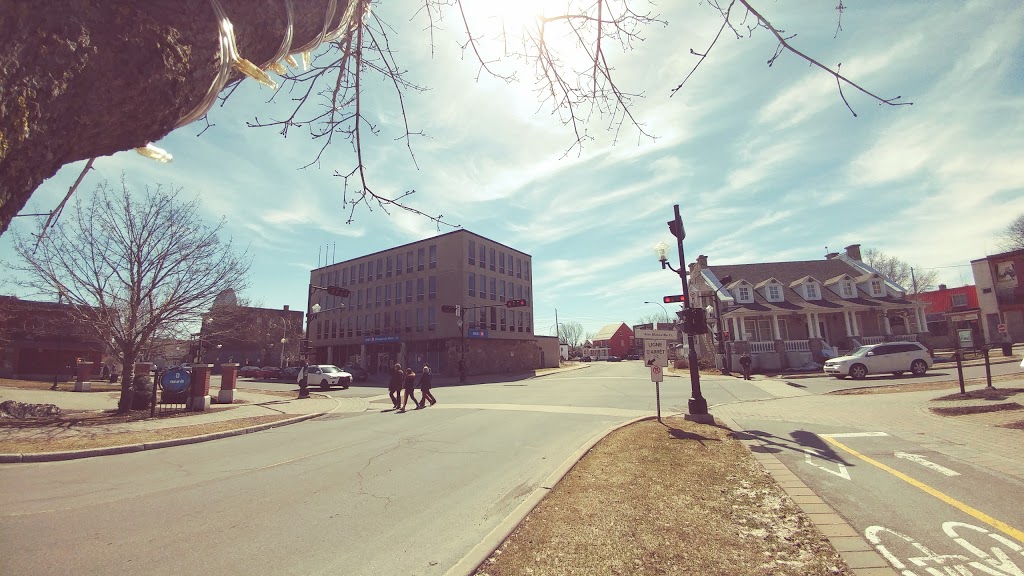 BMO Banque de Montréal | 35 Rue Blainville O, Sainte-Thérèse, QC J7E 1X1, Canada | Phone: (450) 437-6868