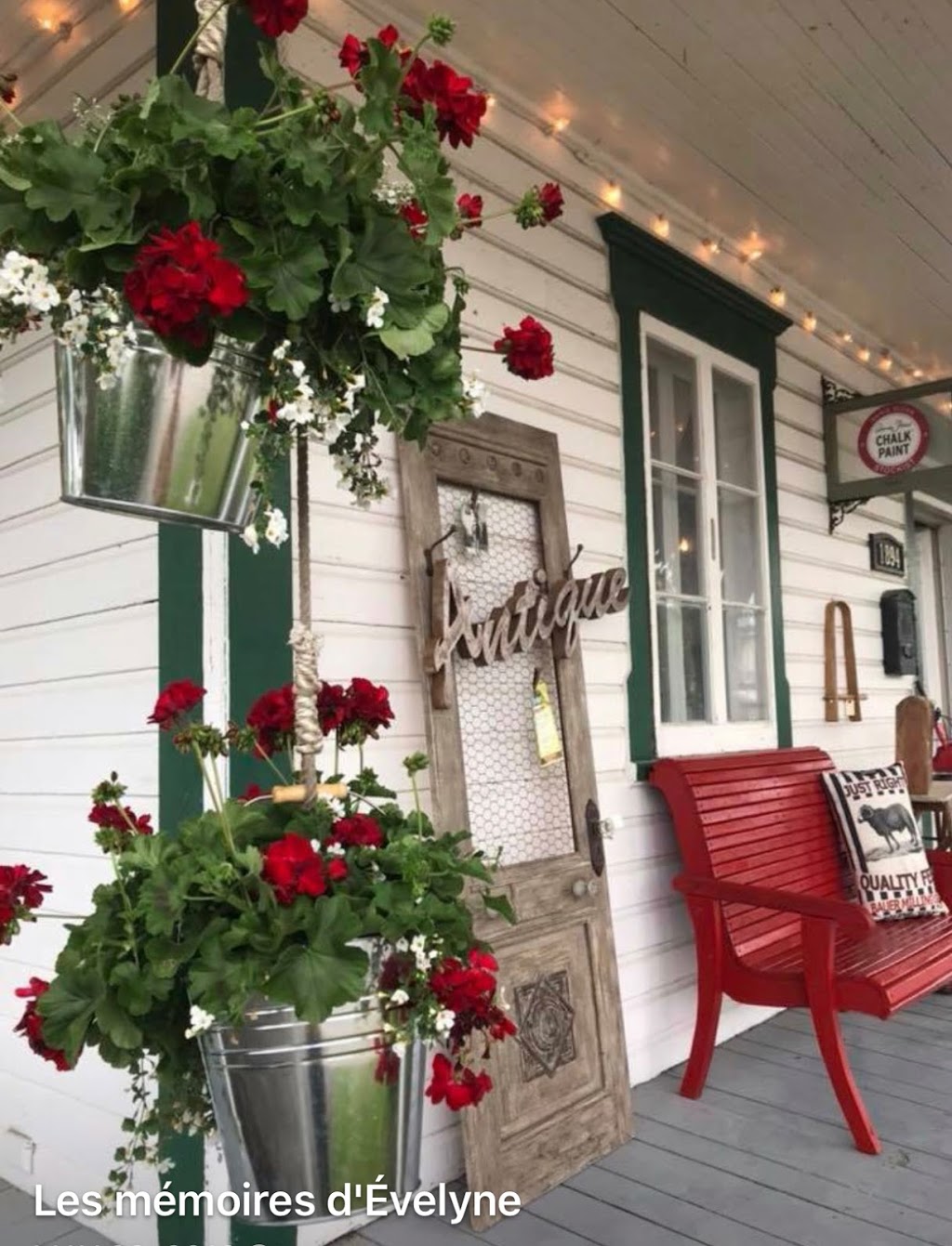 Les Mémoires DÉvelyne | 1894 Chemin Ste Angélique, Saint-Lazare, QC J7T 2Y1, Canada | Phone: (450) 218-6447