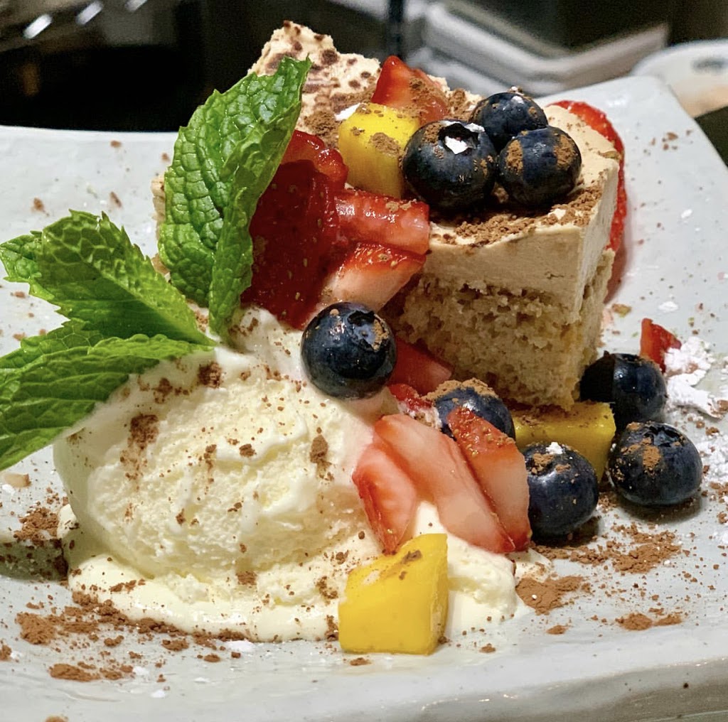 Soleilki Japanese Fusion kitchen +Bar | 10828 82 Ave NW, Edmonton, AB T6E 2B3, Canada | Phone: (780) 761-2720