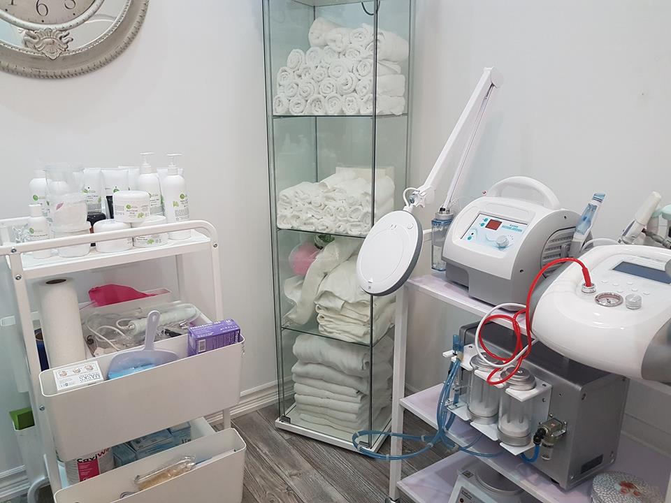 Alforat Cosmetic Center | 2395 Cawthra Rd, Mississauga, ON L5A 2W8, Canada | Phone: (905) 203-1051