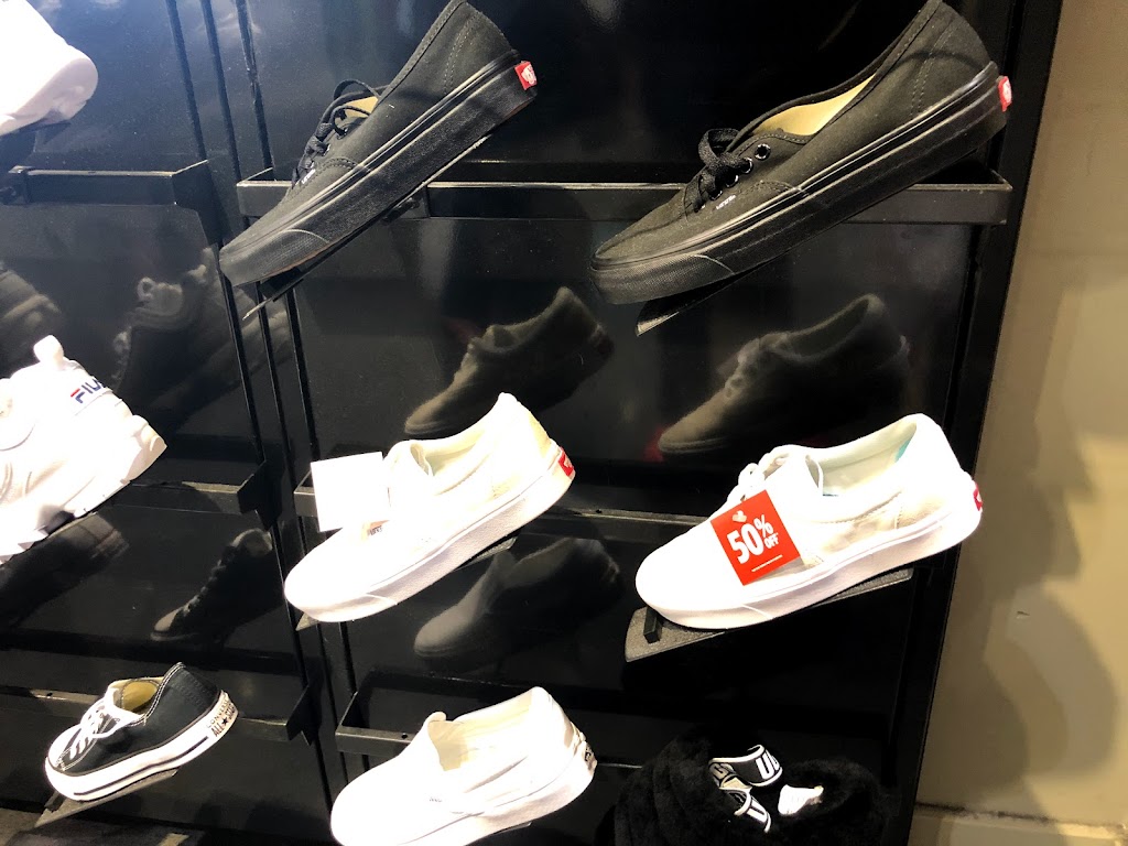 Foot Locker | 5000 Canoe Pass Wy Unit 614, Tsawwassen, BC V4M 0B3, Canada | Phone: (604) 948-3167