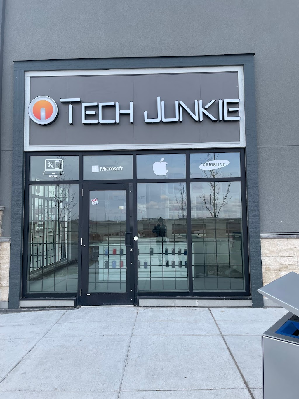 Tech Junkie | 5850 88 Ave NE #3190, Calgary, AB T3J 0Z7, Canada | Phone: (403) 909-0505