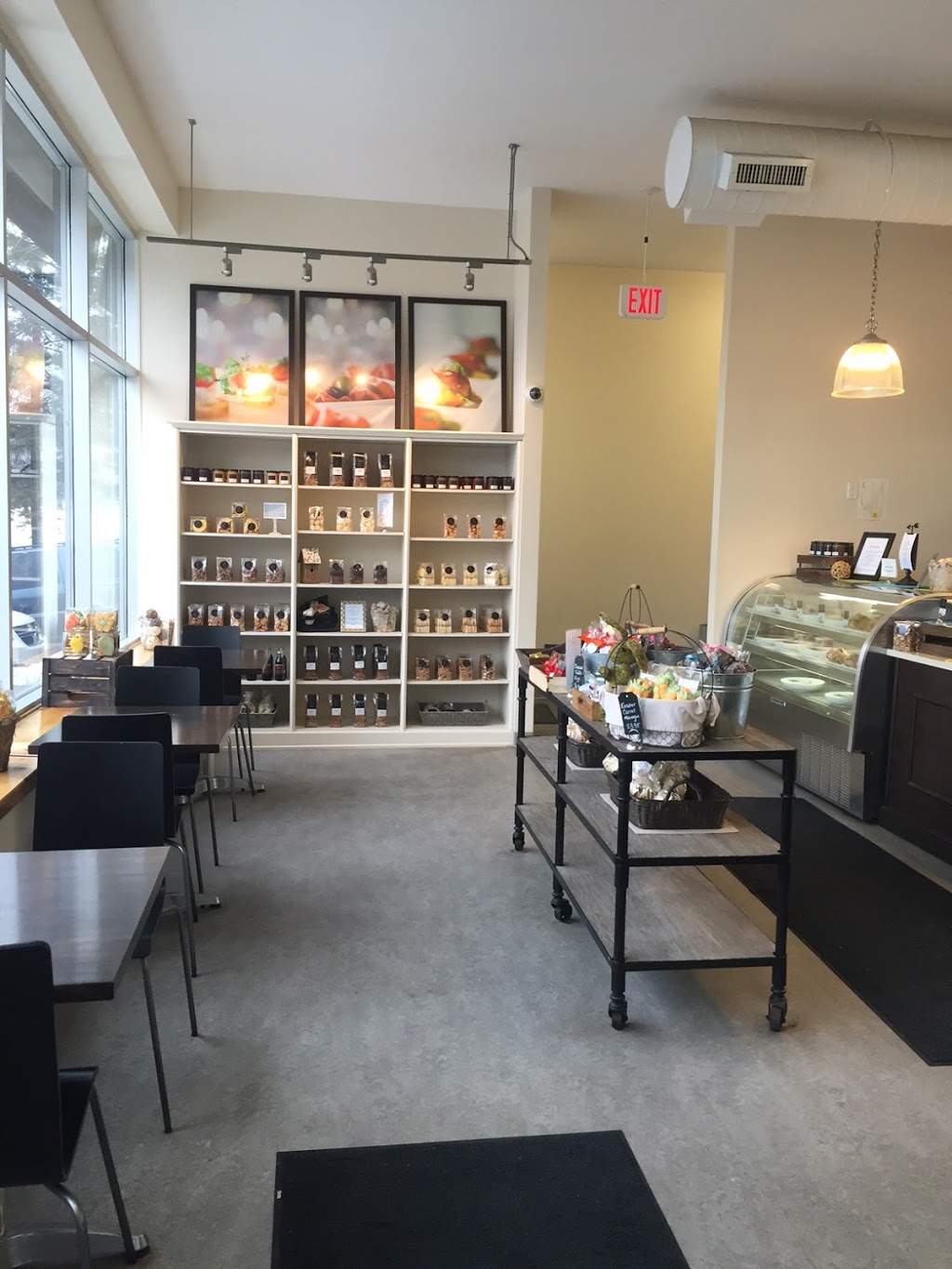 Epicuria Food Shop and Catering | 357 St Laurent Blvd, Ottawa, ON K1K 2Z7, Canada | Phone: (613) 745-7356