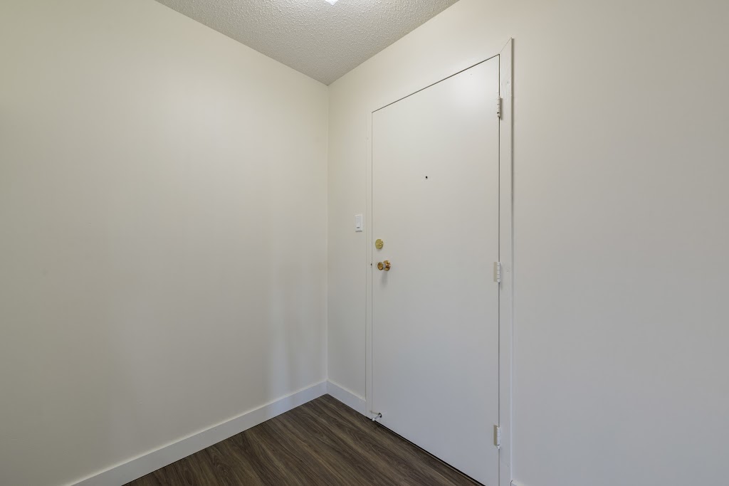 Pinetree Village | 14707 77 St NW, Edmonton, AB T5C 1E7, Canada | Phone: (780) 413-0014