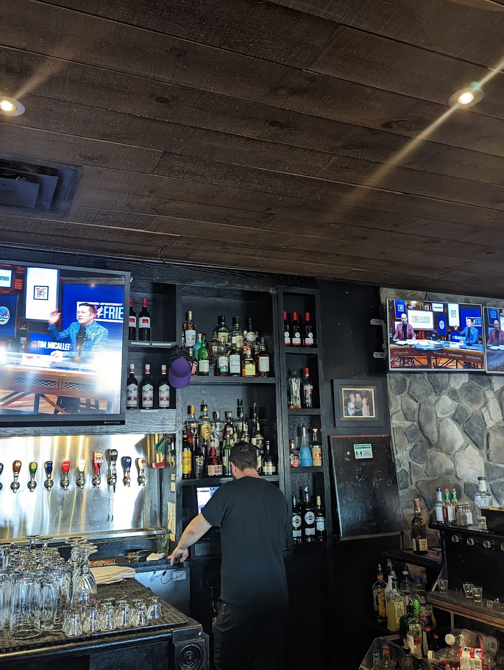 The Barley Mow | 1481 Greenbank Rd, Nepean, ON K2J 4Y6, Canada | Phone: (613) 823-8028