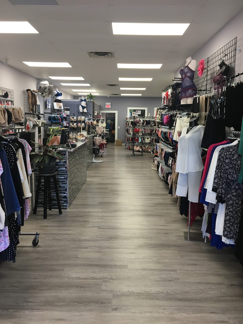 Esteem Lingerie | 2484 Main Street #23, Westridge Shopping Centre, West Kelowna, BC V4T 2G2, Canada | Phone: (250) 768-0171