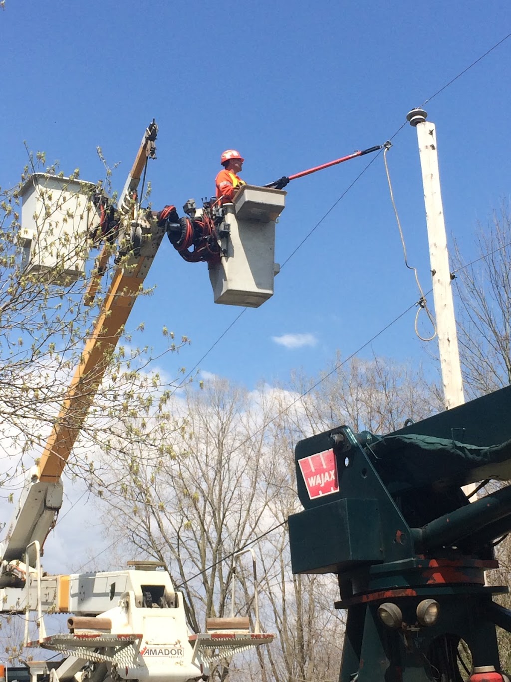 Davies Electric Inc. | 21599 Nissouri Rd, Thorndale, ON N0M 2P0, Canada | Phone: (519) 461-1313