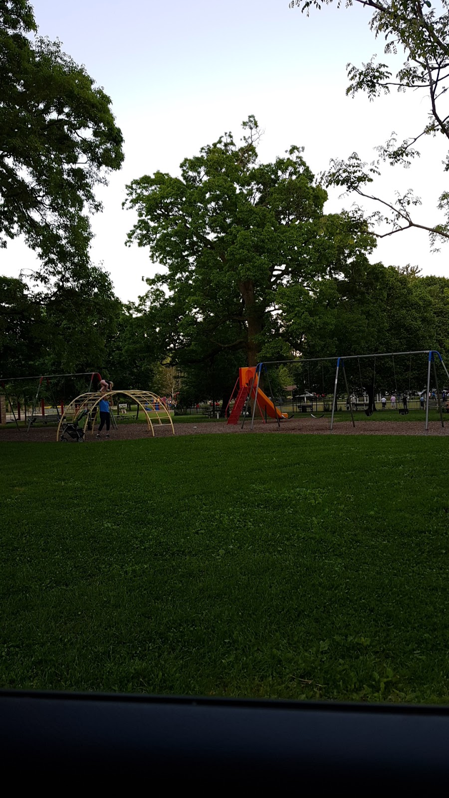 Dundas Driving Park Skating Rink | 71 Cross St, Dundas, ON L9H 2R5, Canada | Phone: (905) 546-3747