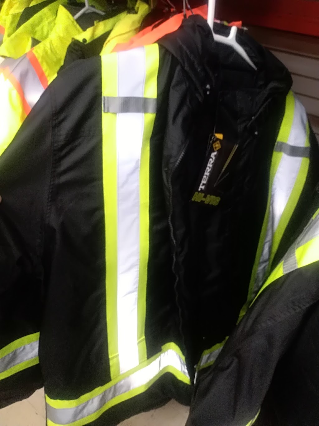 ToolTown Canada | 915 Memorial Ave, Thunder Bay, ON P7B 4A1, Canada | Phone: (807) 345-1285