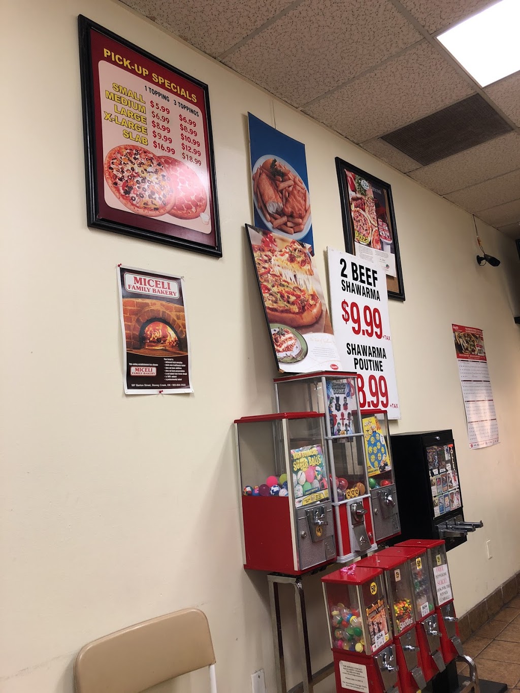Plaza Pizza & Wings | 90 Wellington St N, Hamilton, ON L8R 2N2, Canada | Phone: (905) 522-0909