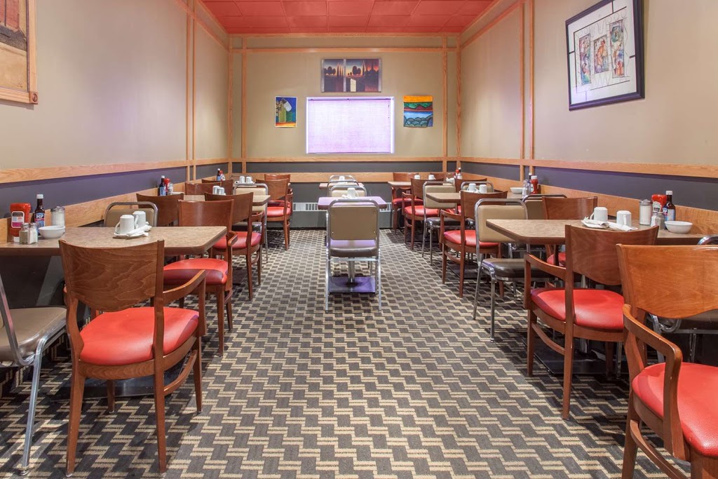 Howard Johnson by Wyndham Winnipeg West | 3740 Portage Ave, Winnipeg, MB R3K 0Z9, Canada | Phone: (204) 272-4169
