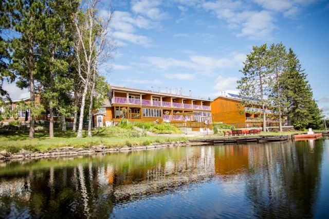 Couples Resort | 139 Galeairy Lake Rd, Whitney, ON K0J 2M0, Canada | Phone: (866) 202-1179