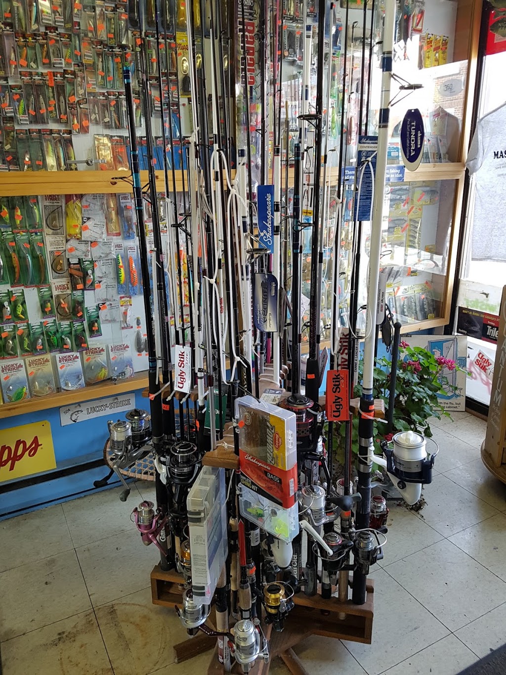 Lachine Bait \u0026 Tackle - 833 Bd St 