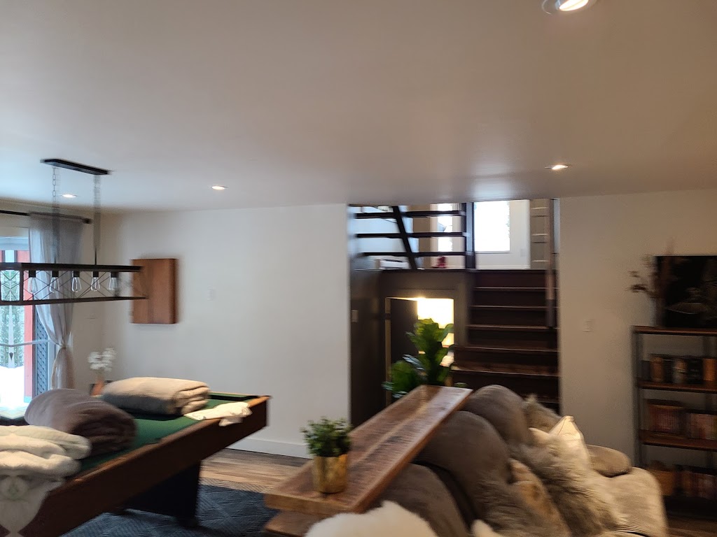 Chalet du lac Lauzon | 2064 Chemin des Marronniers, La Conception, QC J0T 1M0, Canada | Phone: (438) 499-2306