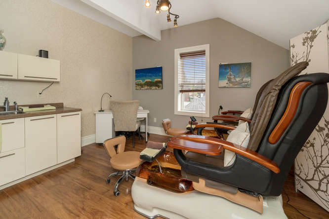 Smooth Solutions Spa & Laser Clinic | 129 Mill St E, Acton, ON L7J 1H9, Canada | Phone: (519) 853-4772