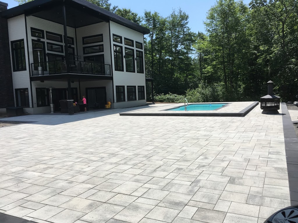 Les Pavés Unis Du Sud | 4435 Rue Jean Duchesne, Shawinigan-Sud, QC G9N 6T5, Canada | Phone: (819) 536-2222