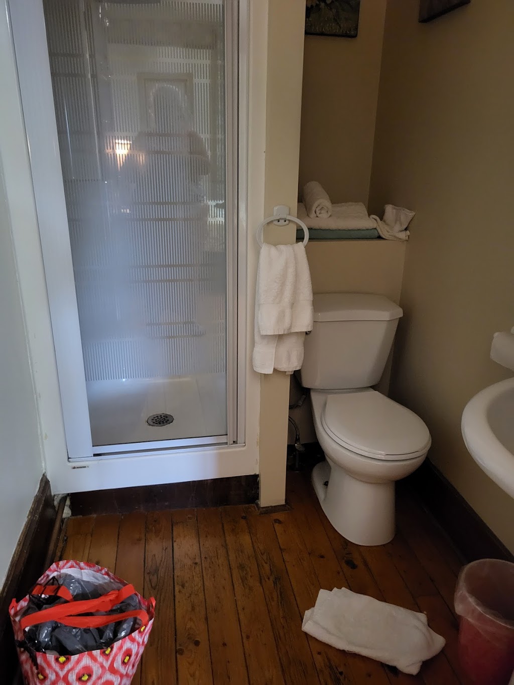 Colonial Charm Inn | 9 Euston St, Charlottetown, PE C1A 1V5, Canada | Phone: (902) 892-8934