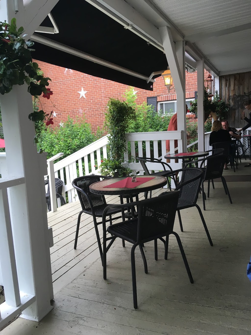 Resto Pub BordEaux | 53A Rue Sainte-Anne, Sainte-Anne-de-Bellevue, QC H9X 1L5, Canada | Phone: (514) 505-1159