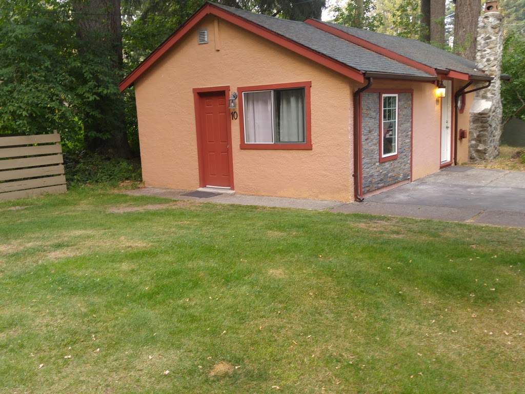 Malahat Bungalows Motel | 300 Trans-Canada Hwy, Malahat, BC V0R 2L0, Canada | Phone: (250) 478-3011