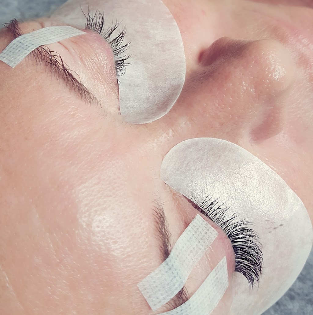 Vixens Beauty Den | 298 Nelson St, Barrie, ON L4M 4L1, Canada | Phone: (705) 716-1336