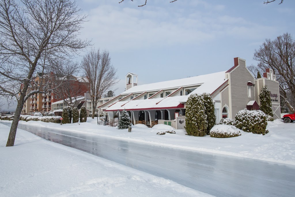 Hôtel Étoile-sur-le-Lac | 1200 Rue Principale O, Magog, QC J1X 2B8, Canada | Phone: (819) 843-6521
