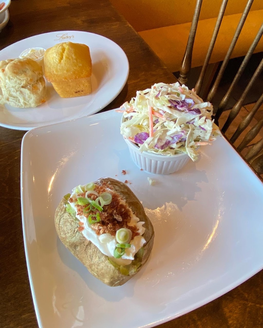 Luckys Barbecue House | 5645 Wharf Ave, Sechelt, BC V0N 3A0, Canada | Phone: (604) 885-8846