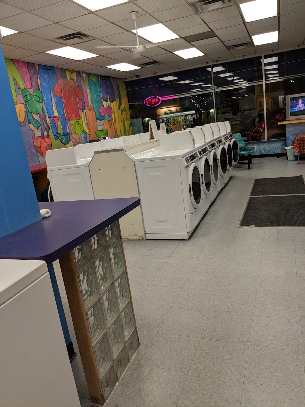 Village Laundry | 785 Elmwood Ave, Buffalo, NY 14222, USA | Phone: (716) 886-1480