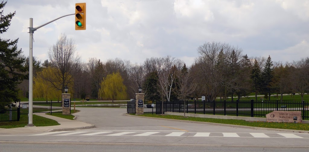 Trafalgar Lawn Cemetery | 1149 Dundas St W, Oakville, ON L6M 4L8, Canada | Phone: (905) 845-6601