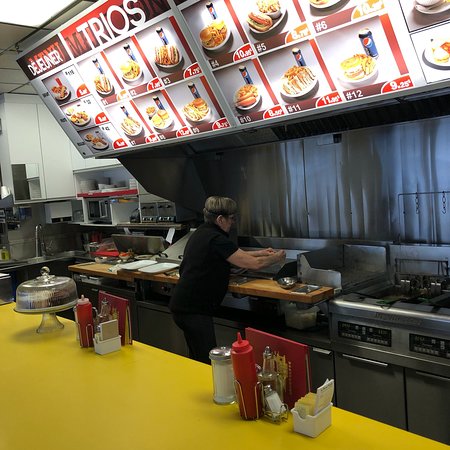 Restaurant La Bonne Patate | 262 Boul. Sainte-Geneviève, Chicoutimi, QC G7G 2C8, Canada | Phone: (418) 543-6498