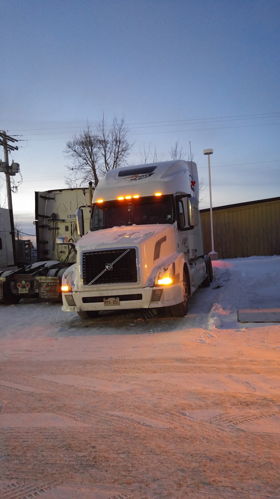 Petro-Pass Truck Stop | 425 Oak Point Hwy, Winnipeg, MB R2R 1T9, Canada | Phone: (204) 694-3835