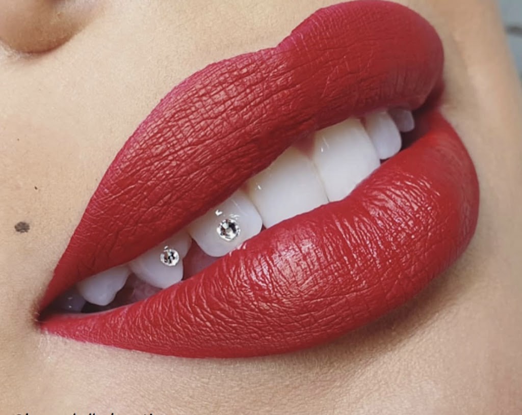 Tooth Gemist & Teeth Whitening Technician by Deanna | 32 Dorthy Dr, Trenton, ON K8V 5P5, Canada | Phone: (647) 466-1695
