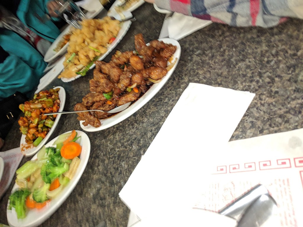 Club House Family Restaurant & Lounge | 5012 16 Ave NW, Calgary, AB T3B 0N3, Canada | Phone: (403) 288-5656