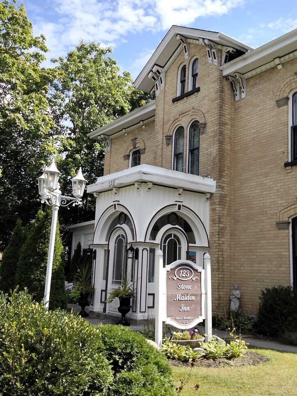 Stone Maiden Inn | 123 Church St, Stratford, ON N5A 2R3, Canada | Phone: (519) 271-7129