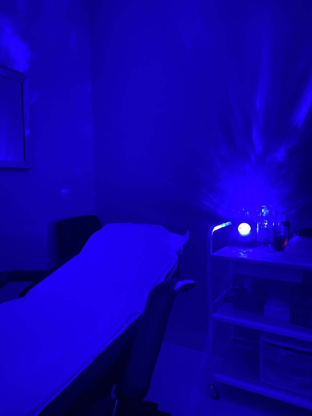 Roots n Style Salon & Spa | 10940 Goreway Dr, Brampton, ON L6P 4N4, Canada | Phone: (905) 794-3373