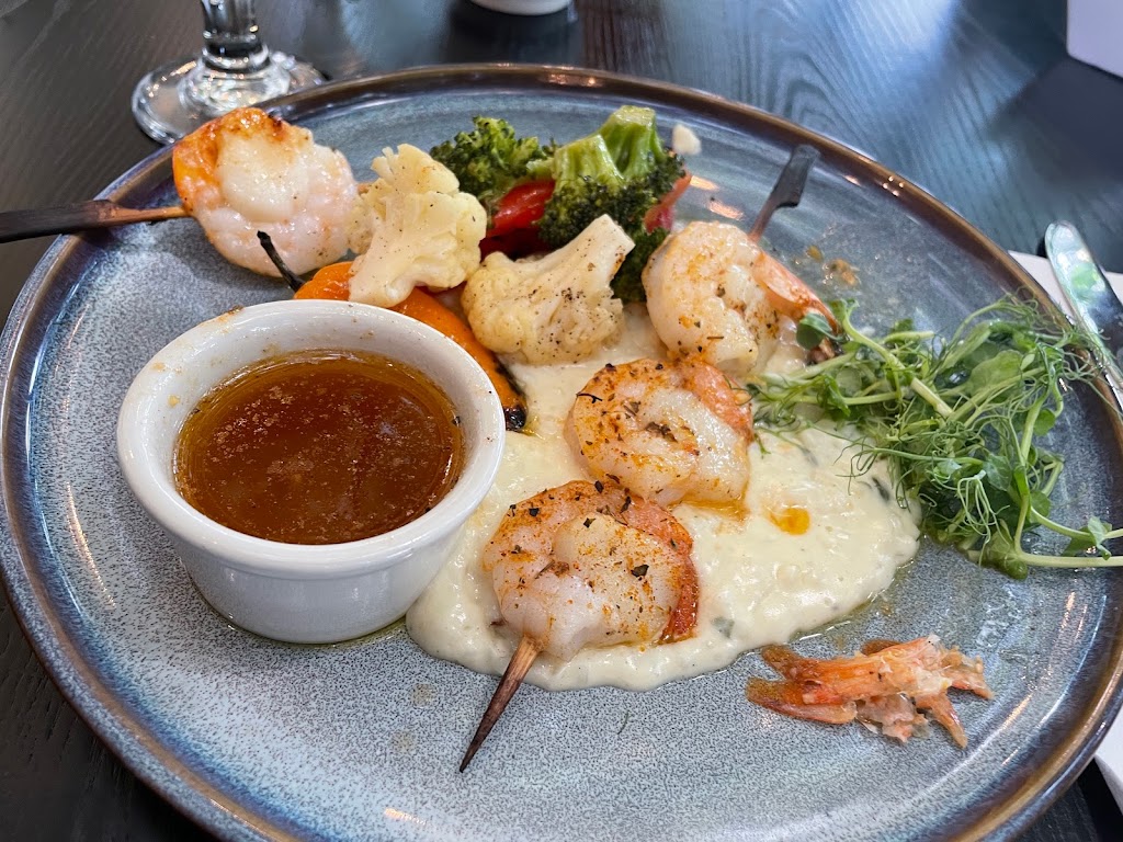 Restaurant Le Saint-Patrice | 169 Rue Fraser, Rivière-du-Loup, QC G5R 1E2, Canada | Phone: (418) 862-9895