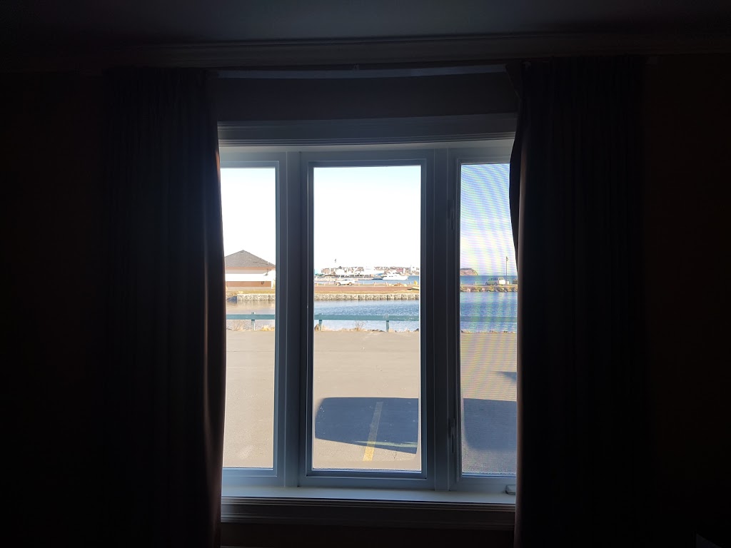Bay Roberts Hotel | 72-76 Water St, Bay Roberts, NL A0A 1G0, Canada | Phone: (709) 786-4700
