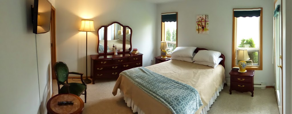 Crown House Bed & Breakfast | 207 N Shore Rd, Lake Cowichan, BC V0R 2G0, Canada | Phone: (250) 749-1016