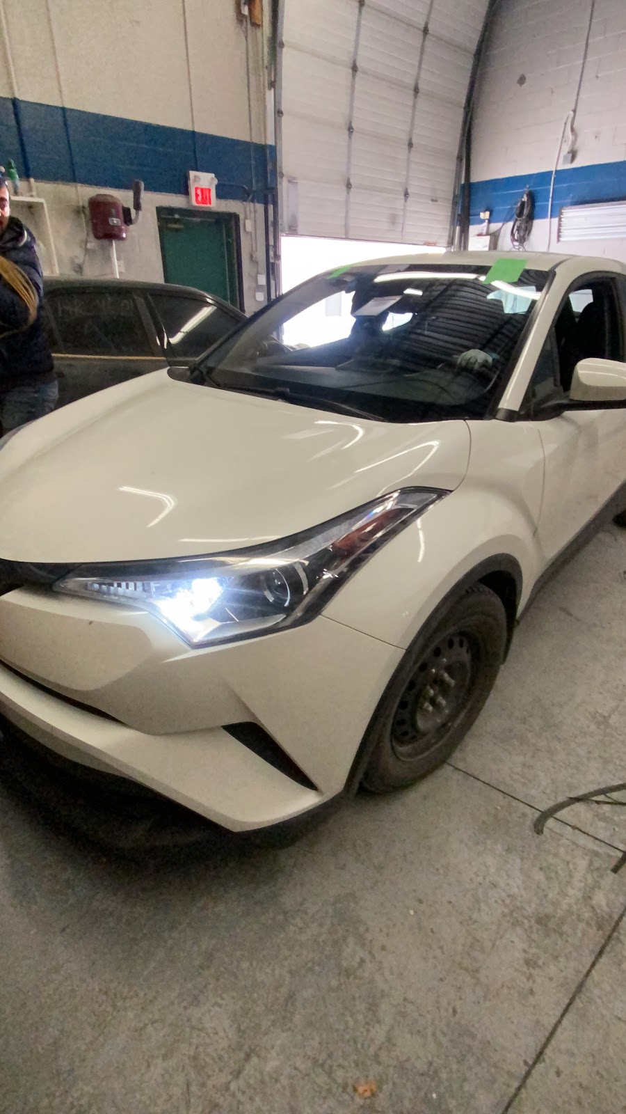 Canada Auto Glass | 2900 Hwy 7, Vaughan, ON L4K 0G3, Canada | Phone: (647) 533-7676